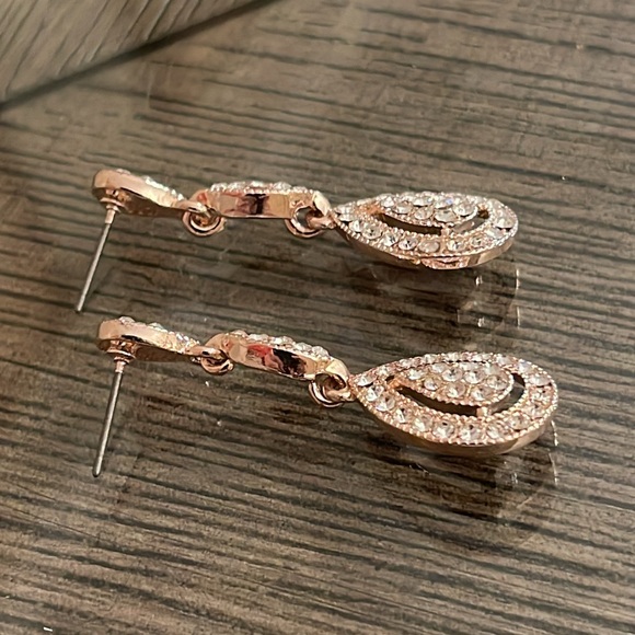 Vintage Style Rose Gold Colored Drop Earrings Rhinestone Dangle Earrings - Picture 15 of 15